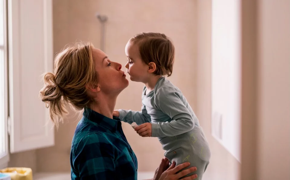 mom-baby-kiss Single Moms